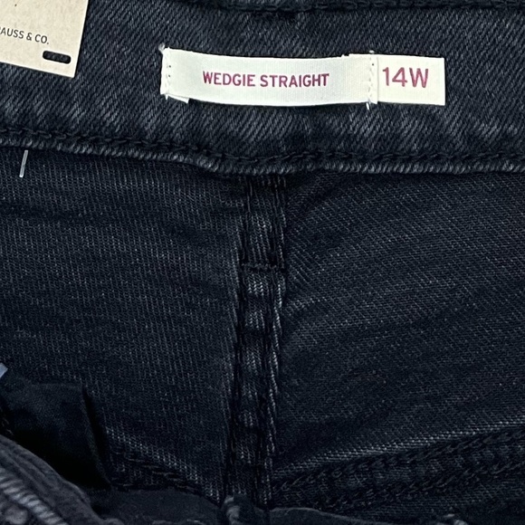 NWT Levi’s Wedgie Straight Fit High Waisted Jeans in Cut & Dry Black - Picture 6 of 9